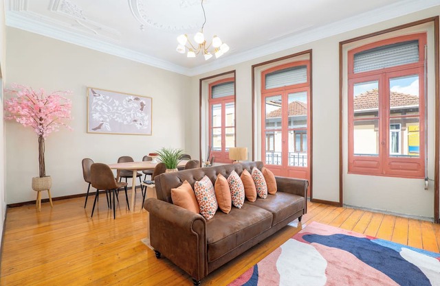 Spacious 5-bedroom townhome in lovely Porto with AC