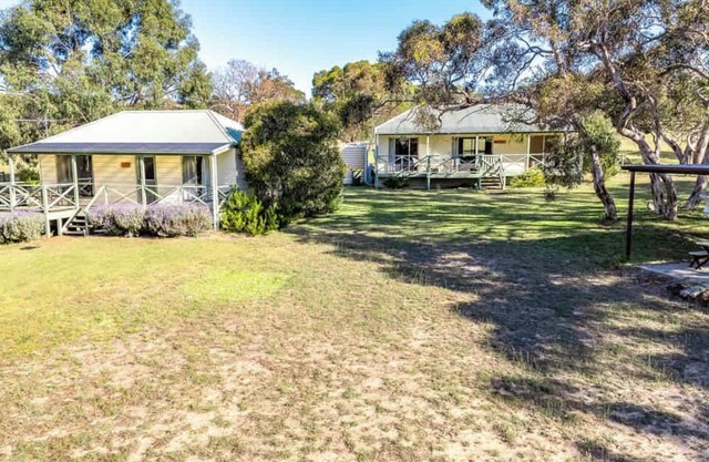 Country Escape Cottages | Lavender & Grevillea