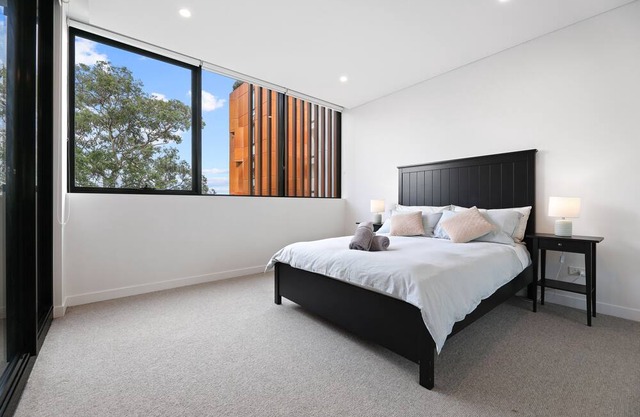 Bright & Stylish 2-Bedroom Escape in Gordon