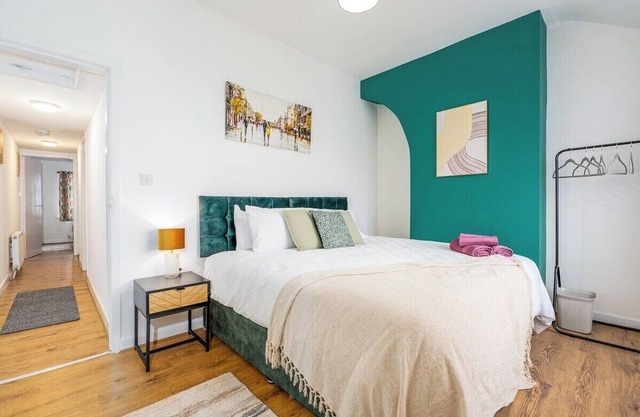 Modern 3 bed perfect for contractors and families