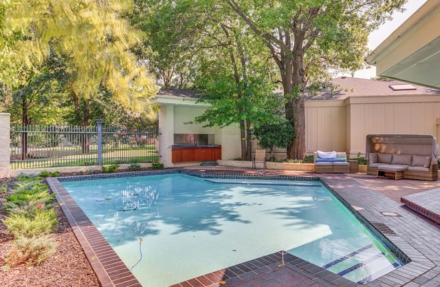 1 Mi to OU! Group Getaway w/Game Room, Pool