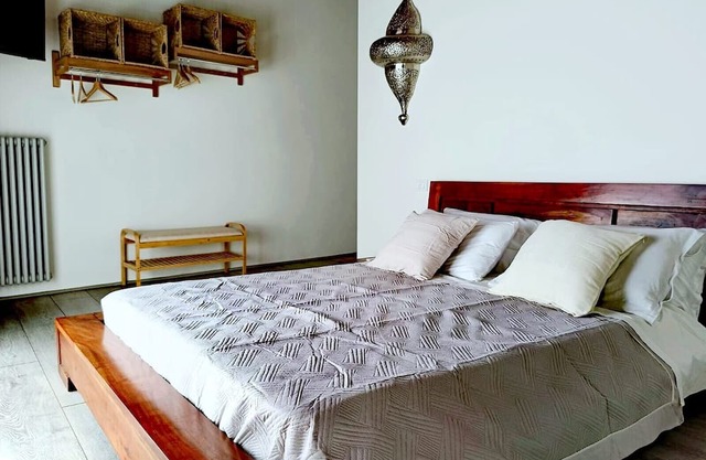 Villa 'Sunflowers' with Mountain View, Wi-Fi and Air Conditioning