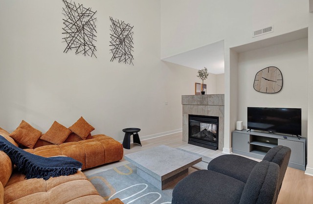 Charming Hillsboro Condo with Pool and Gym, Centrally Located