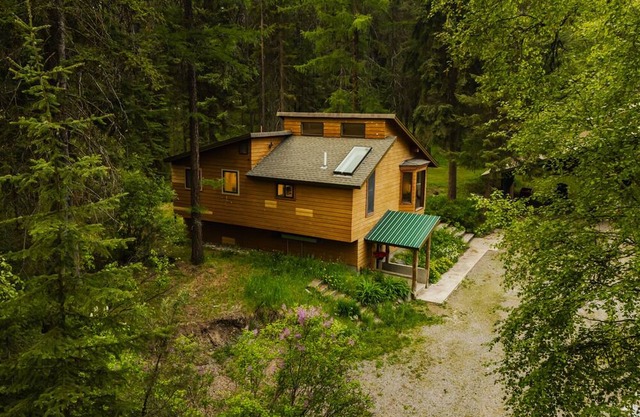 4-bedroom home in secluded Whitefish neighborhood with AC - 10 min from downtown