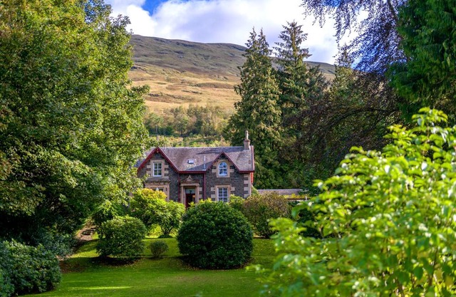 Mansefield House - a cottage that sleeps 10 guests in 5 bedrooms