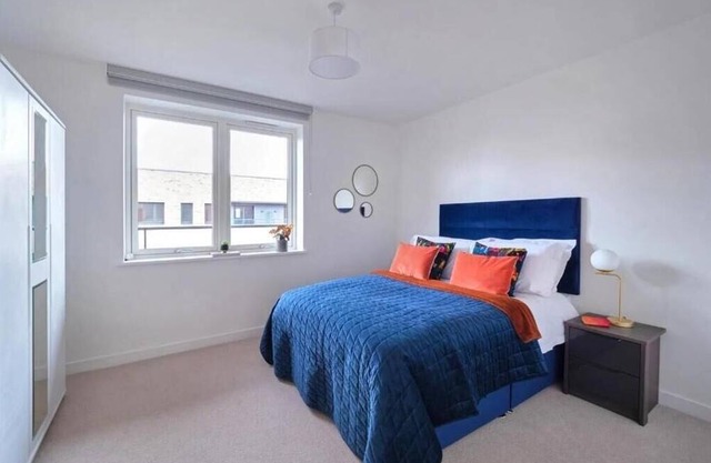 Large 1 Bedroom Apartment in Canning Town close to 02 Arena, Canary Wharf