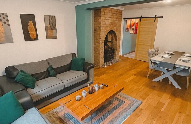 Entire luxury home free parking free WiFi 2 bedrooms in Birmingham