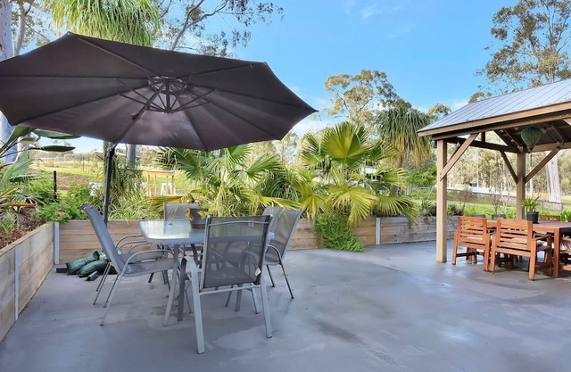 Windella Cottage, comfortable 3-bedroom home offers a relaxed rural getaway,