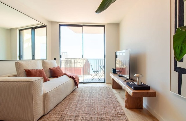 EDiTiON 309 - Beachfront Apartment by LovelyStay