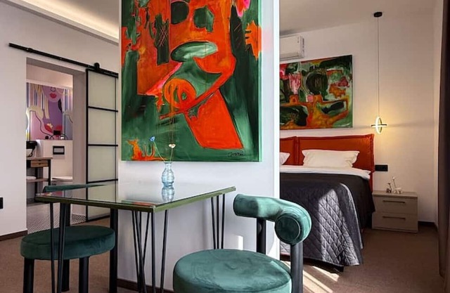 Olive Deluxe King Studio by Eclectic 6