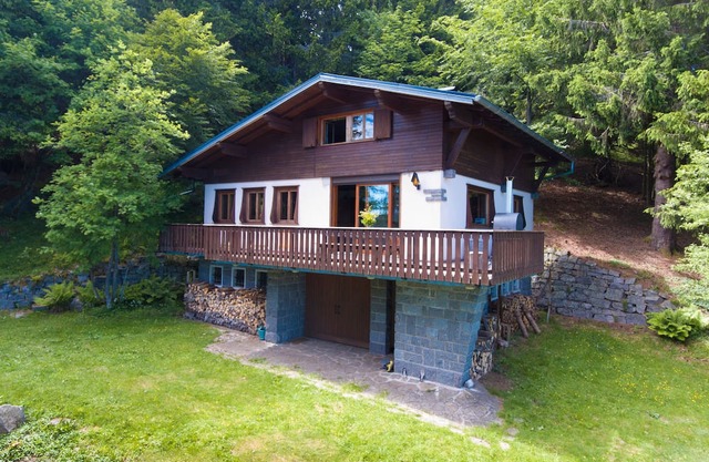 Chalet 'La Rocaille' with Mountain View, Private Terrace and Wi-Fi