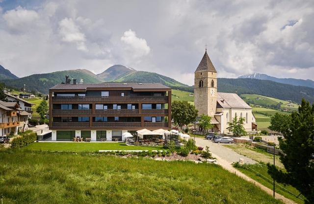 Apartment 'Mountain Lodge Margit 203' with Private Terrace, Shared Garden and Wi-Fi