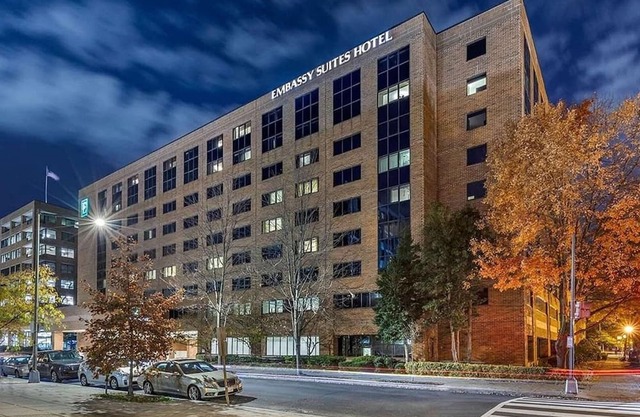 Elegant Georgetown Retreat | Hilton 1BR Suite | Walk to Shops & Dining | The Dis