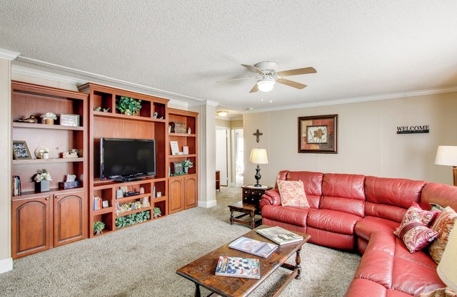 Quiet Family Home in Headland w/Games & Yard