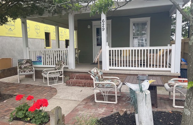 Downtown 5 Bedroom Single Family that SLEEPS 14!