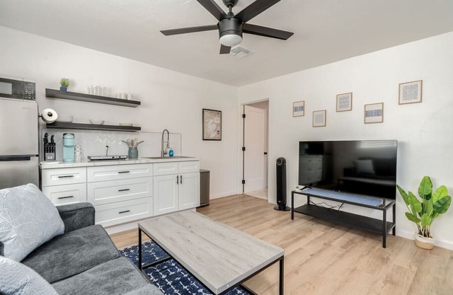 1Bed Private Guesthouse by UofA and Med Centers