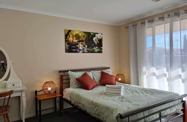 Cozy Getaway retreat-5 bd 2 bath near beach and wineries