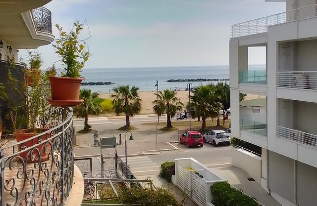 Studio apartment with side balcony with sea view