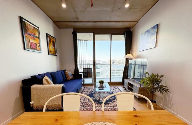 Marvellous at Melrose - 2bd 2bth Apt - Woden CBD