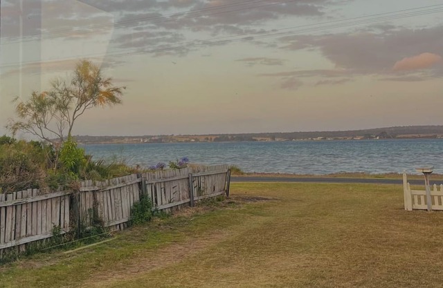Stunning kanamaluka/Tamar River at your doorstep