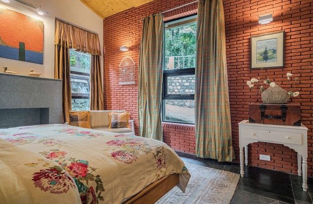 Luxury 4BHK Bhimtal Retreat with Valley Views & Elegant Interiors