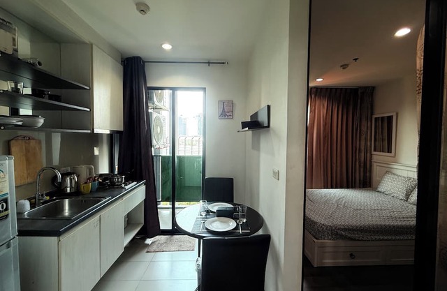 Modern 1BR Condo Pool, Gym Prime Sukhumvit 77 with AC, WiFi