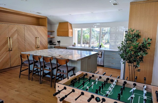 Beautiful 4-bedroom home - near Barton Springs, Downtown, SoCo, Rainey St