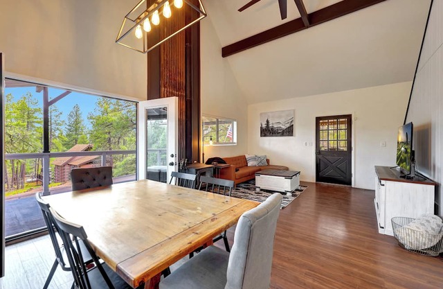 Munds Bella Vita luxury cabin in scenic Munds Park near Flagstaff, AZ