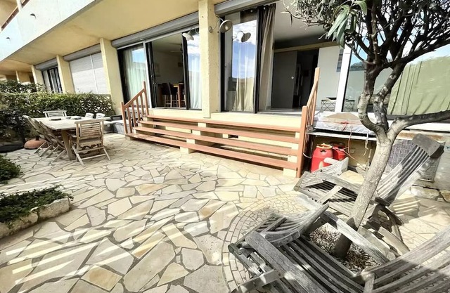 Residence Le Splendor - BACKGROUND: Air-conditioned T3 VASTE in the DRC with large terrace