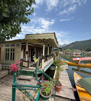 Houseboat Patloo Palace