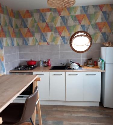 La vue exceptionnelle la rivière à deux pas