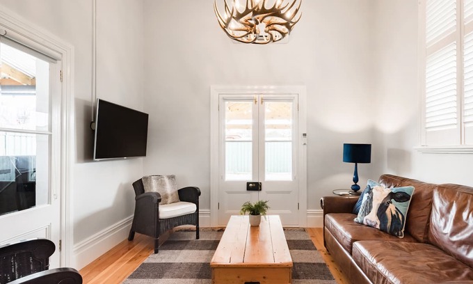 Benalla House | Admire Classic Victorian Features at the Old Butcher's House