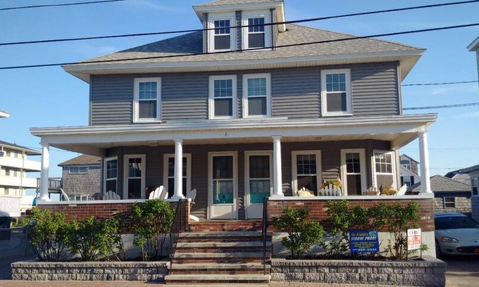 Hampton House | Surfside Beach House on Ocean Cul-de-Sac