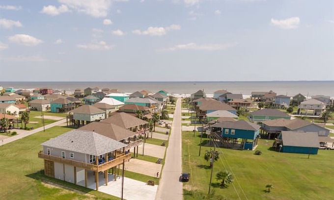 Port Bolivar House | Salt Proof, Dog Friendly, Vacation Home, Crystal Beach Direct Access, Texas
