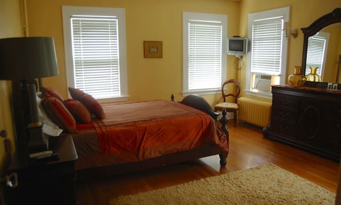 Jeffersonville House | Jeffersonian B&B Pollen Room