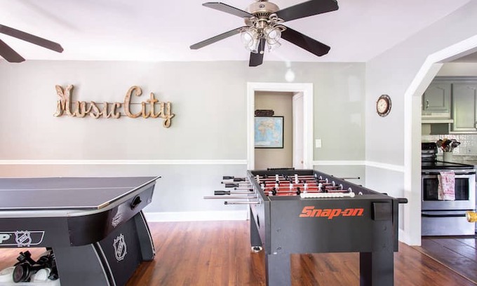 Inglewood House | Perfect Family Getaway! Heated Endless Pool! Game Room!