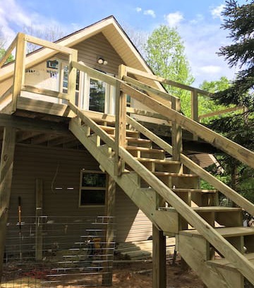 Lake Ann House | LOON HAVEN LOFT WITH DECK: HERMITAGE OF PEARL LAKE