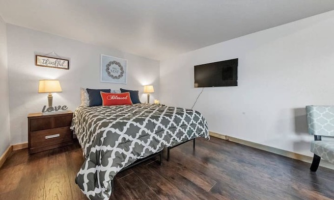 North Kenwood House | ❤️St. Pete's Private Tiny Home❤️