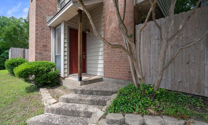 College Station Apartment | Woodbrook HomeStay