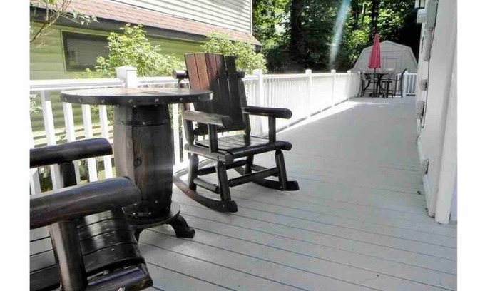 Conneaut Lakeshore House | Lucky Days