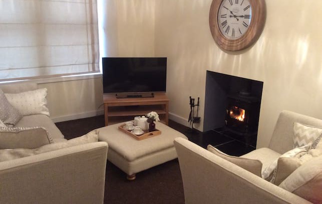 Thornhill Cabin | Romantic Eden Cottage with sauna and log burner