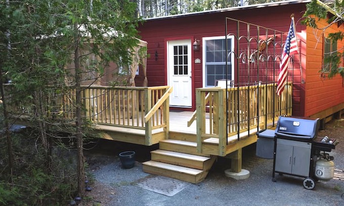 Southwest Harbor Cabin | Cranberry Cottage in Acadia, 5 min walk into town!