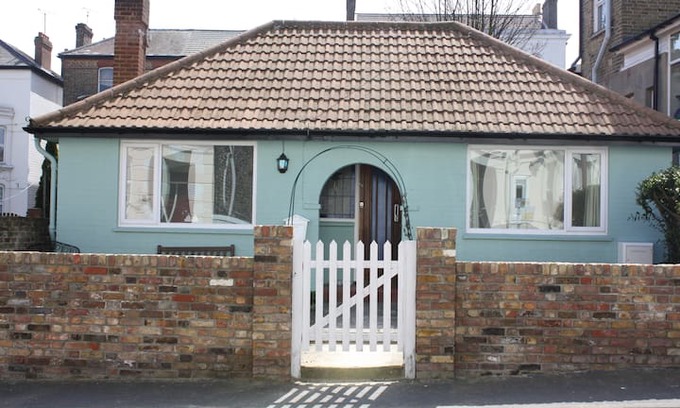 Broadstairs House | The Boat house, Broadstairs sleeps 4 by the Sea