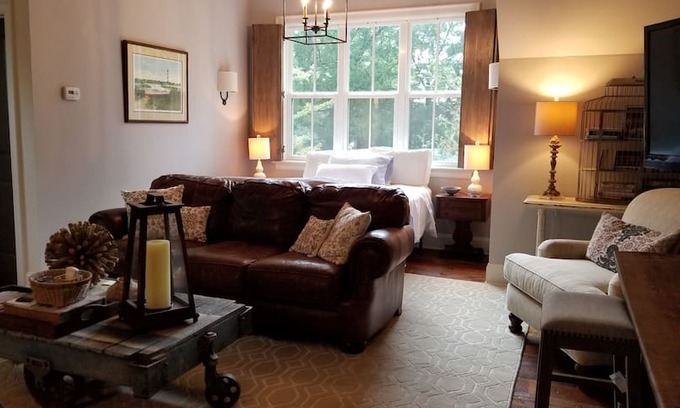 Mount Mourne House | Quaint Carriage House near Davidson College