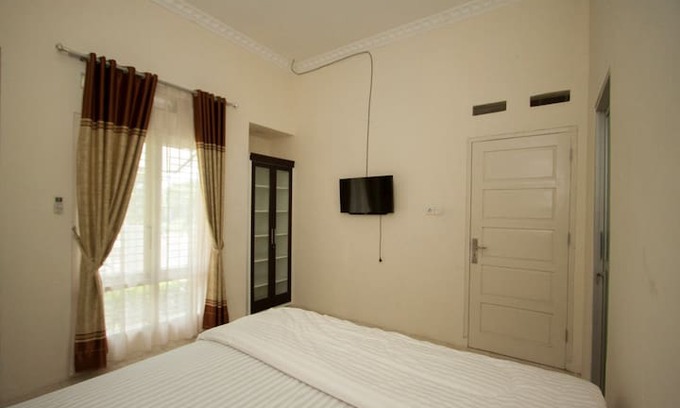 Padang House | Aisya-Hasbi Guest House
