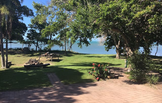 Bowen House | Beachfront Beach House at Brisk Bay (Whitsundays)