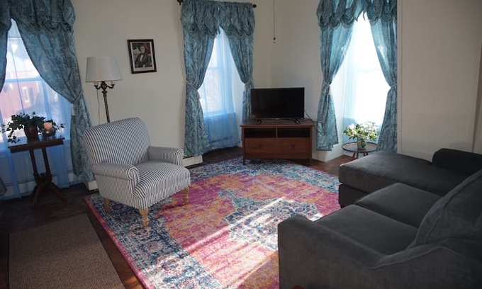 Damariscotta Apartment | President Polk Suite, Downtown Damariscotta