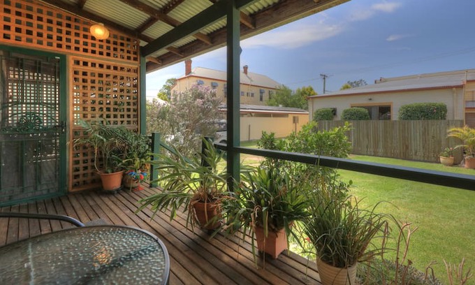 Ulmarra House | Village Stays - Coldstream Gallery Studio