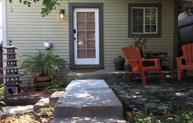 Eagle Rock House | Eagle Rock Guest House - READ "Read More..."