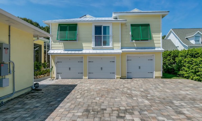 Rockledge Apartment | The Oasis of Rockledge Drive